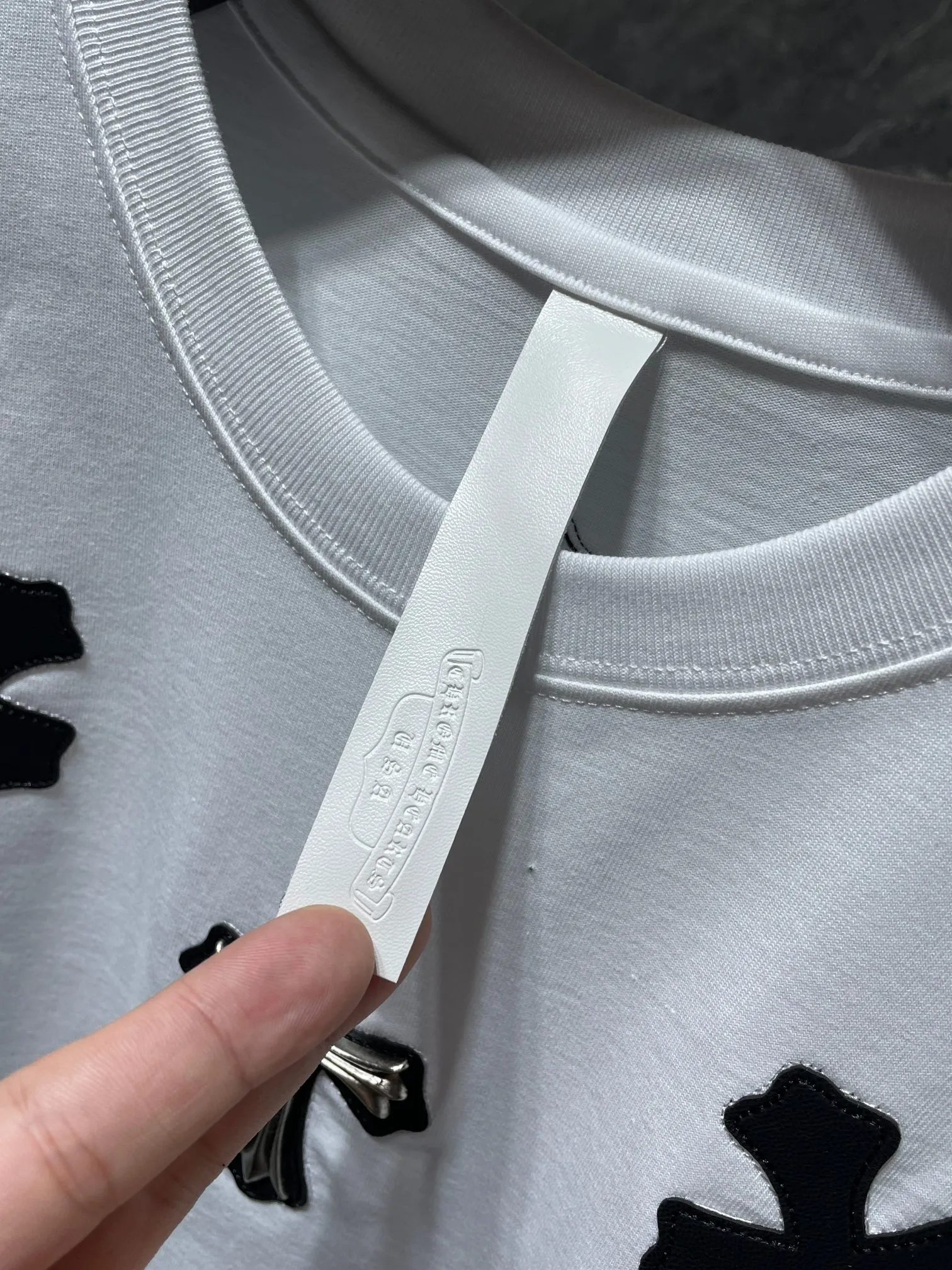 P154 New Chrome Hearts 25ss for summer. High gram weight, environmentally friendly and high-quality top-grade fabric. 260g~270g Chrome Hearts heavy industry leather cross short sleeves. Counter synchronization. 1:1 replica version. Recommended color: white, black. Size: S, M, L, XL.